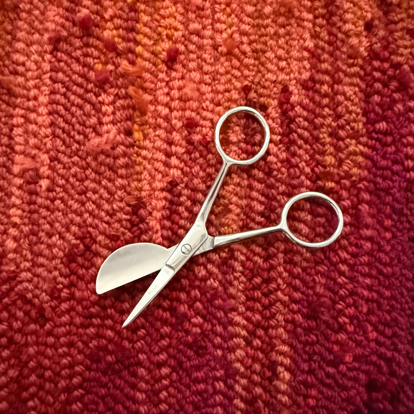 ループカットハサミ